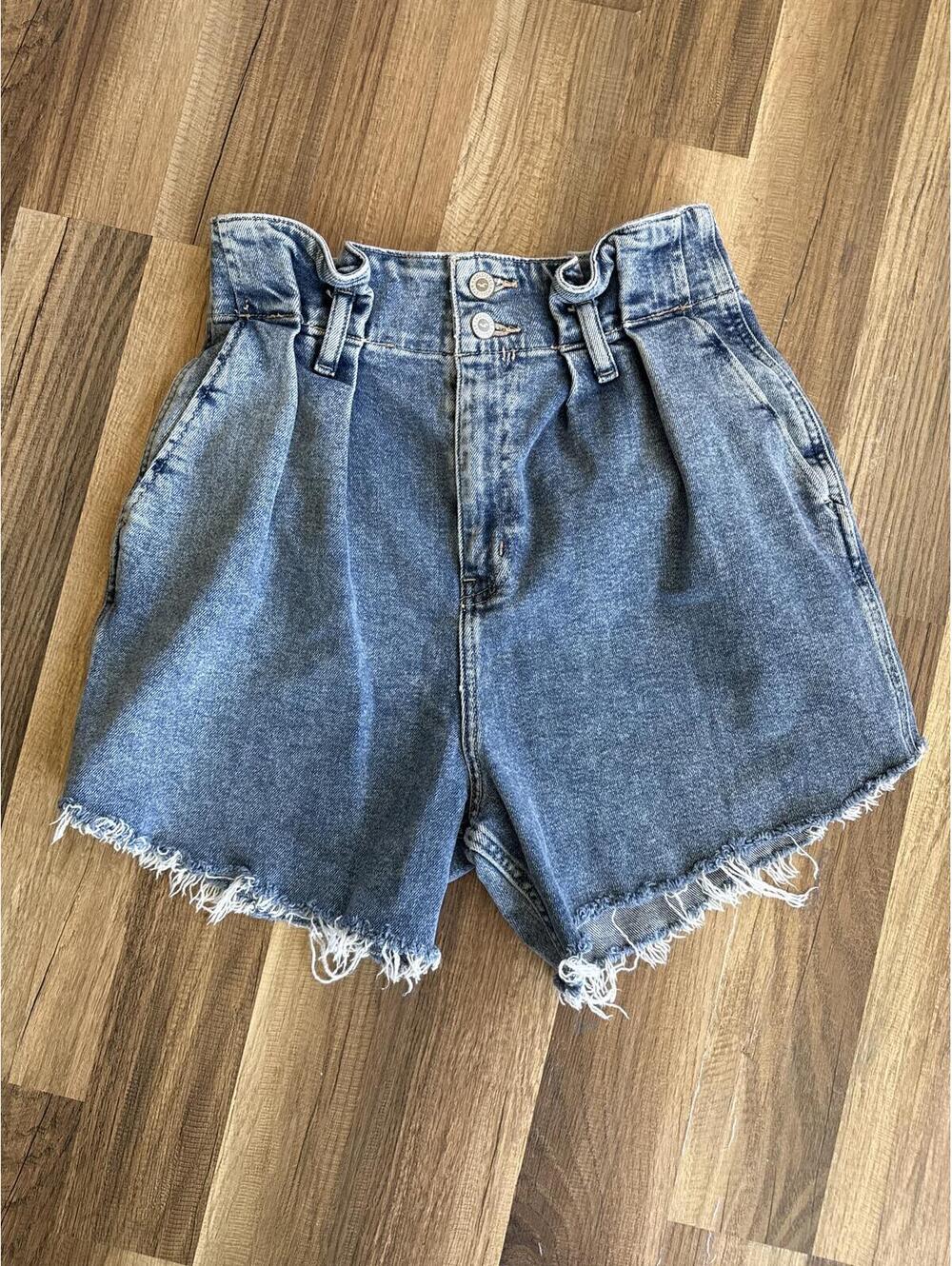 Hollister Ultra High Rise Denim Shorts W27 Pleated Frayed Hem